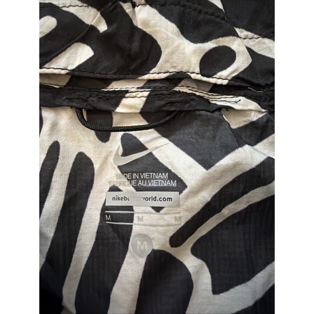 New NIKE Palm Impossibly Light Women's Running Jacket Black 803591-010 M‎ - Picture 4 of 11